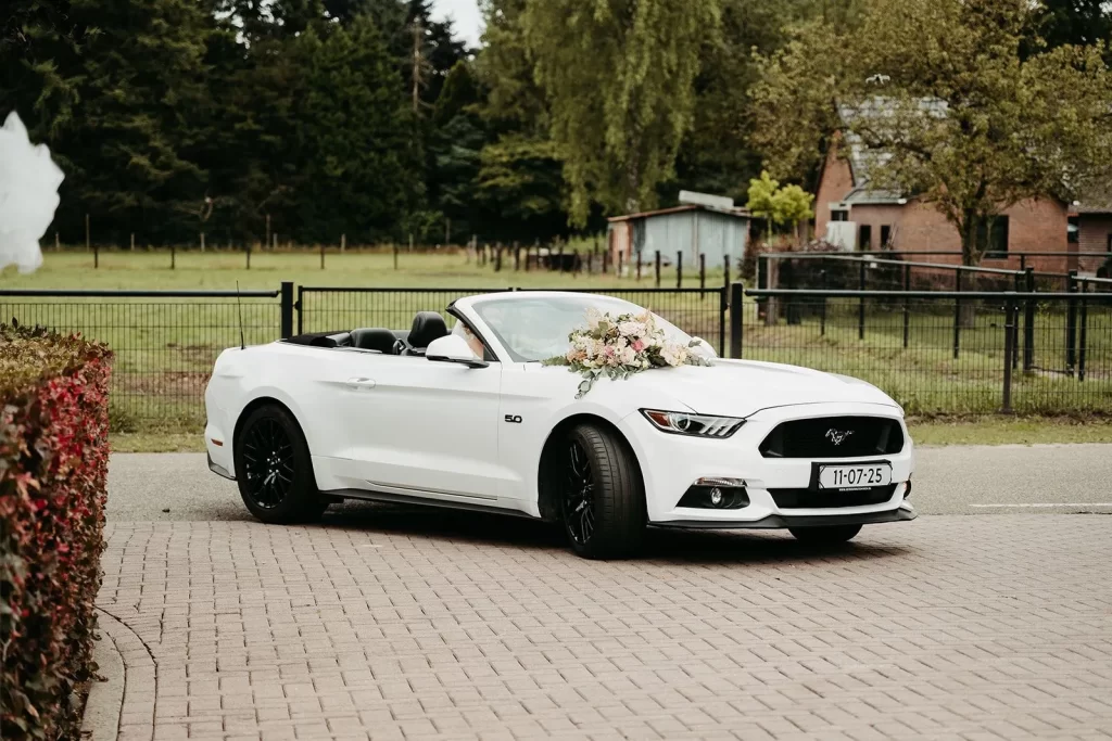 Mustang huren trouwauto wit