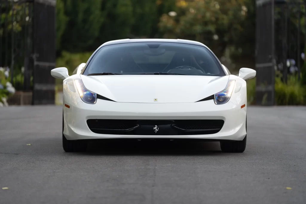 Ferrari jetrouwautohuren trouwauto wit